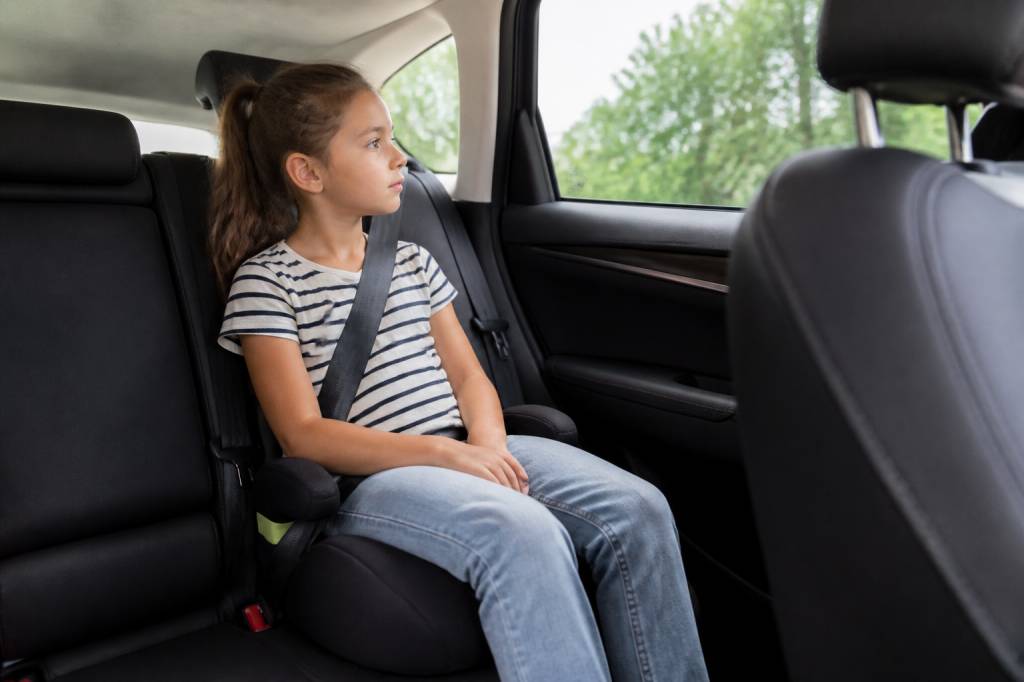 A quel age rehausseur voiture : règles et âge limite pour les enfants